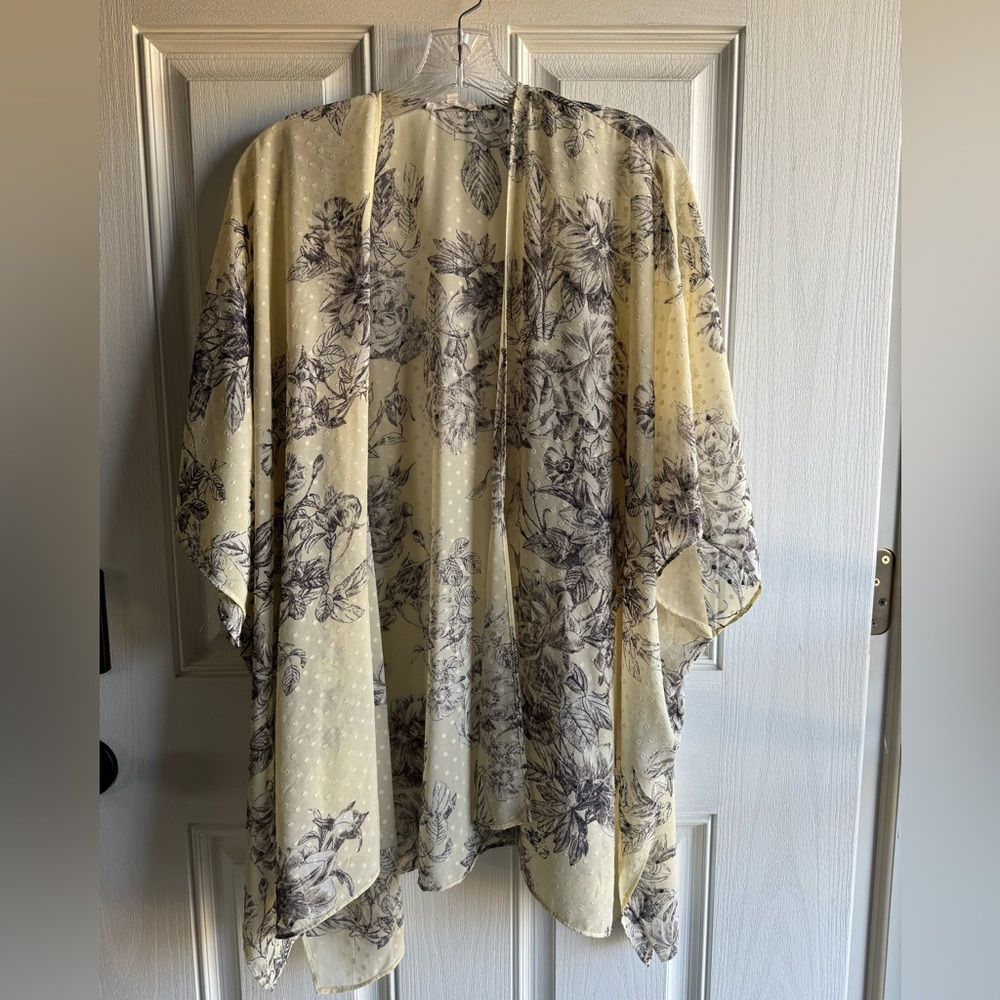 Maurices Yellow and Black Textured Floral Kimono